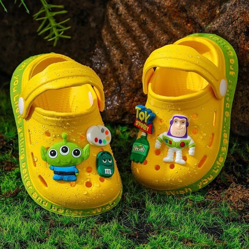 Sapatos de Buraco para Crianças Sapatos de Verão Buzz Lightyear Cartoon Slippers Home Menina Menino Menino Menino Sandál